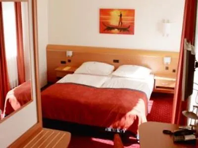Novum Garden Hotel 3*